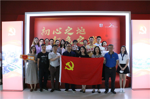 行走的“四史教育” ：观“上海•党的诞生地”巡展