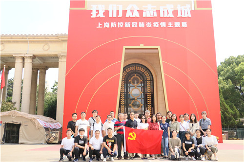 参观“我们众志成城”上海防控新冠肺炎疫情主题展